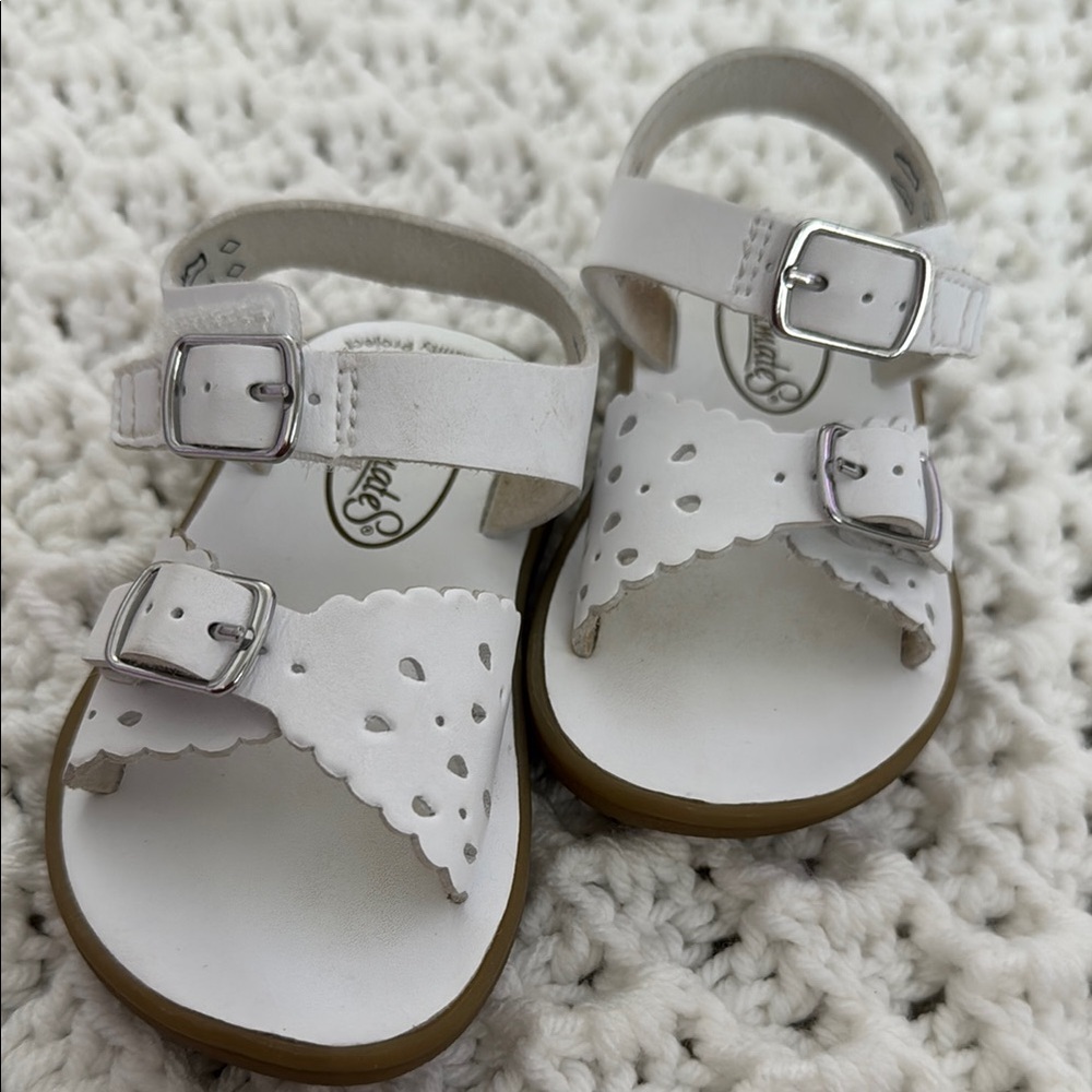 FootMates White Sandals with Adjustable Buckle Straps